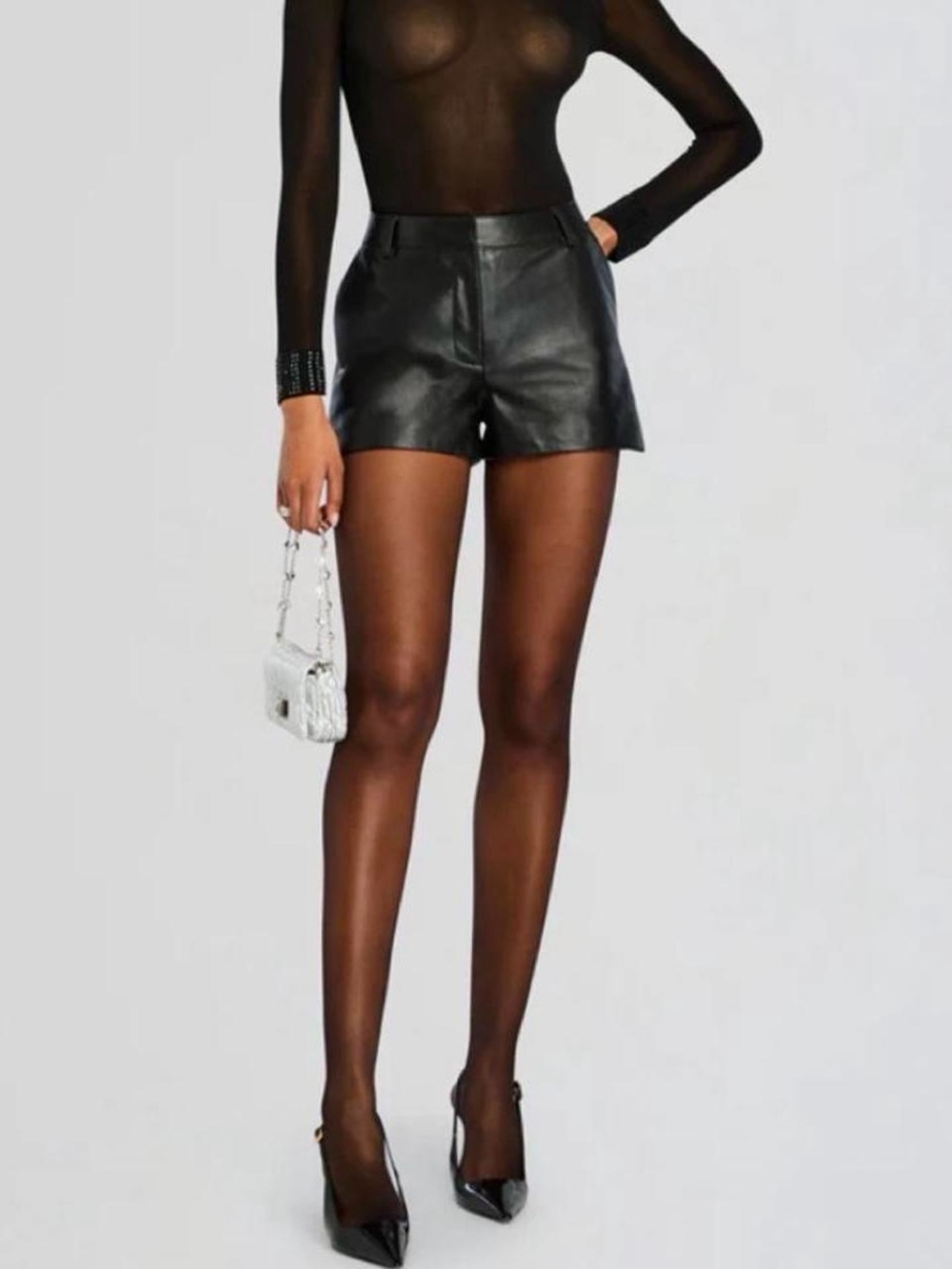 Retrofête black real leather shorts